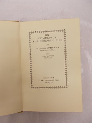 On Stimulus in the Economic Life. (The Rede Lecture MCMXXVII). Cambridge, Cambridge University Press, 1927.