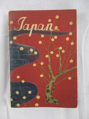 Kleiner Fuehrer durch Japan. Mit besonderem Hinweis auf Geschichte, Gewerbetaetigkeit, Erziehung, Kunst, Sitten und Gebraeuche usw. Tokyo, 1936..