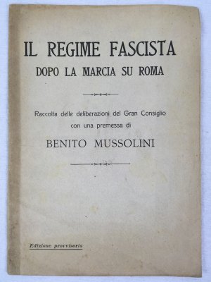 Il Regime Fascista dopo la Marcia su Roma. Raccolta delle deliberazioni del Gran Consiglio con una premessa di Benito Mussolini, Edizione provvisoria, [1924]..