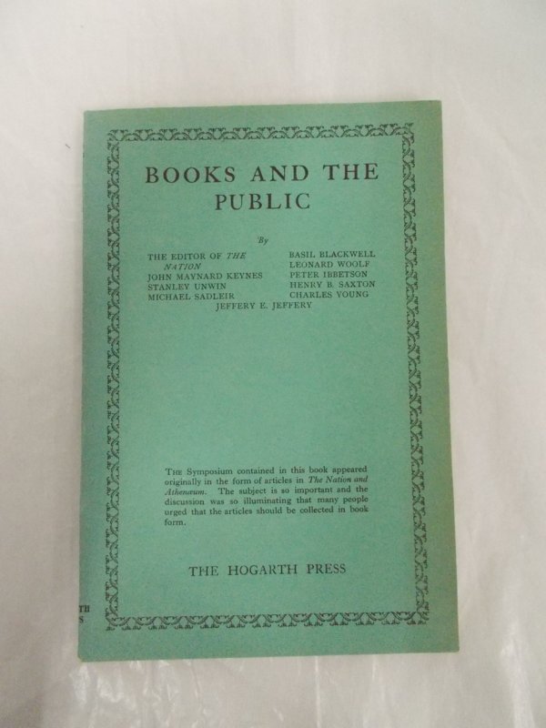 Books and the public. London, Leonar & Virginia Woolf at the Hogarth Press, 1927 (in: Keynes, John Maynard, Are Books too dear?, 17-27pp).
