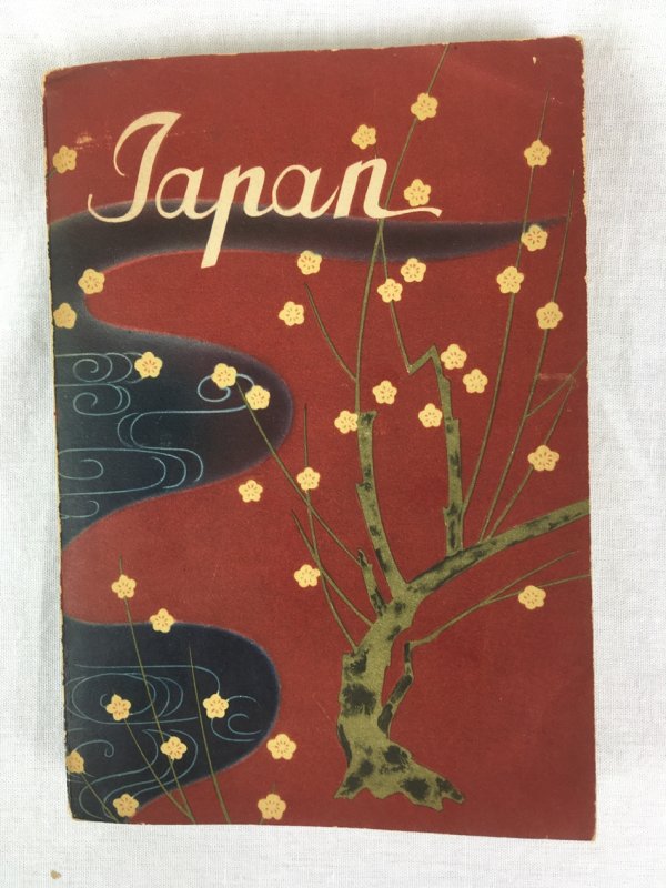 Kleiner Fuehrer durch Japan. Mit besondererm Hinweis auf Geschichte, Gewerbetaetigkeit, Erziehung, Kunst, Sitten und Gebraeuche usw. Tokyo, 1936..