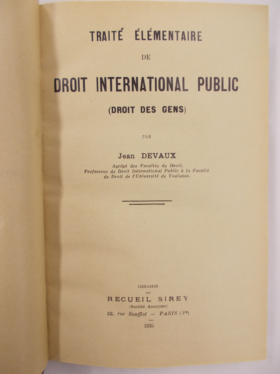 Traite Elementaire de Droit International Public. Paris, Sirey, 1935.