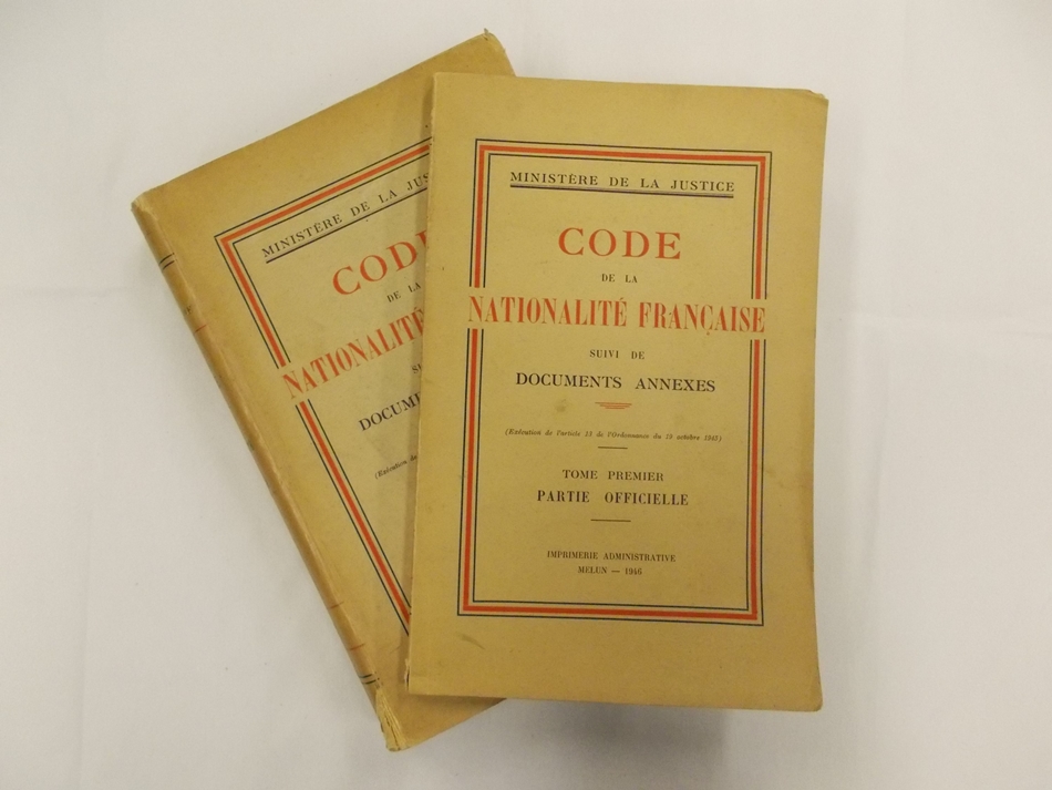 Code de la Nationalite Francaise suivi de Documents Annexes. Tome 1-2. Melun, Imprimerie Administrative, 1946.